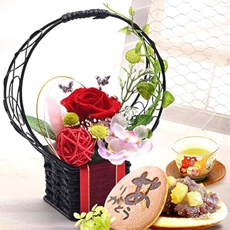 Amazon 母の日 の プレゼント バラ おいもやどら焼き 花とスイーツ プリザーブドフラワー アレンジメント 母の日ギフト 花籠 あか プリザーブドフラワー オンライン通販