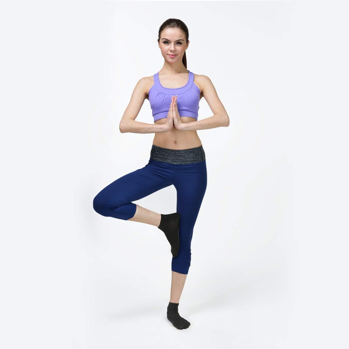 4 Pairs Anti Slip Non Skid Unisex Socks for Women Men Grip Socks for Yoga Home Barre Pilates Hospital Workout: Clothing