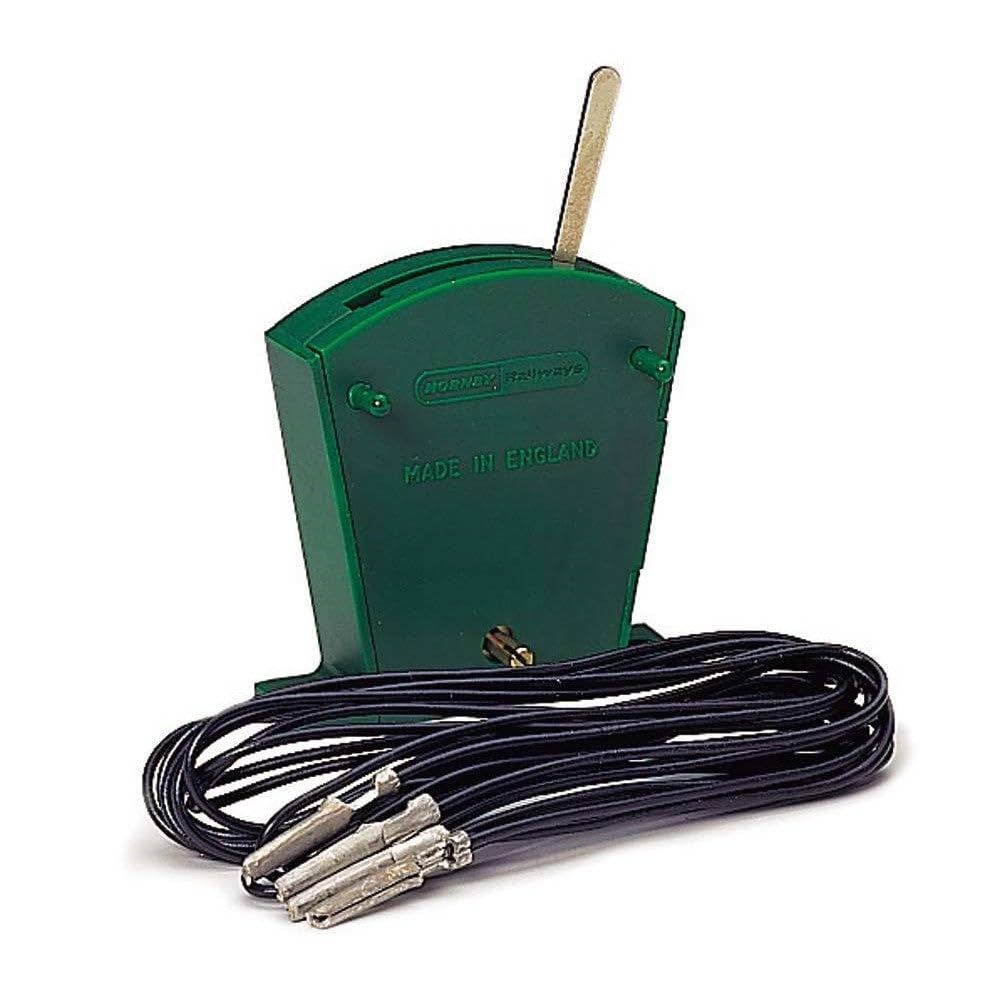 Hornby R047 Two Way Lever Switch On/Off - Spare Parts and Train Accessories for Hornby OO Gauge Model Railway Sets, Coupling and Modelling Tools - Green Lever Switch Scale 1:76