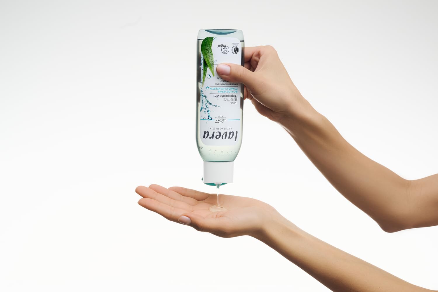 lavera Basis Sensitiv - Pflegedusche 2 in 1 für Haut & Haar - mit Bio Aloe Vera & pflanzlichem Keratin - reinigt ohne auszutrocknen - 250ml 4