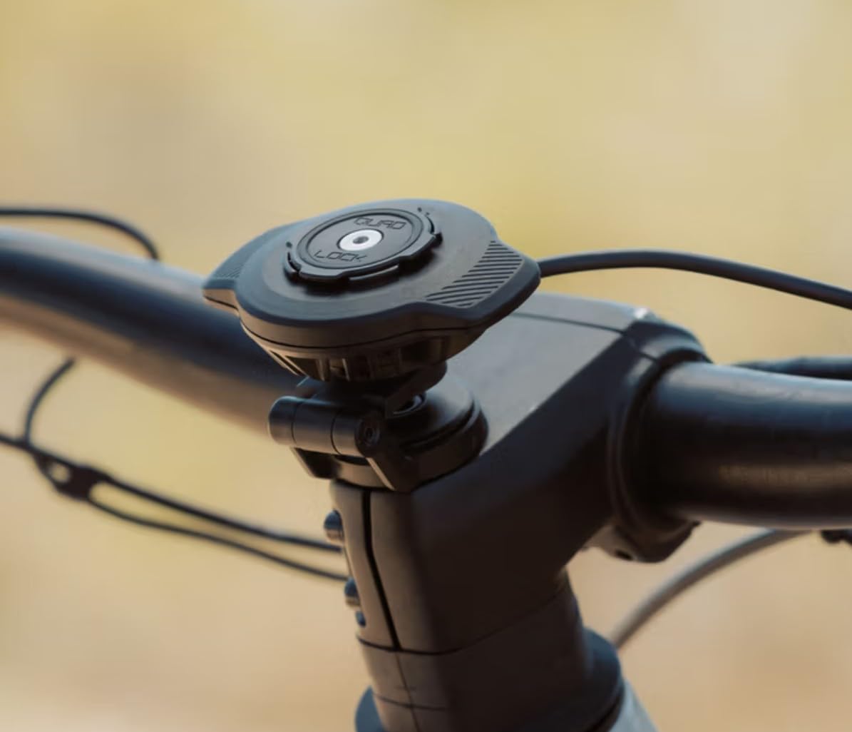 Quad Lock USB Waterproof Wireless Charging Head for Motorcycle and 360 Range