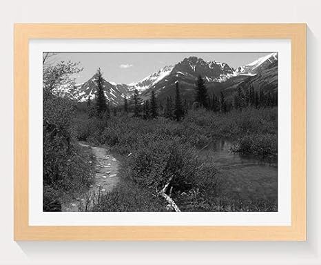 Amazon Co Jp 山川 横の道 自然 363 木製フォトフレーム 写真フレーム 木製 の枠 装飾画 壁掛け 壁飾り 壁ポスター 木製タグ おしゃれ ウォールアート アートパネル 壁の絵 インテリア絵画 額縁 部屋飾り 贈り物 プレゼント 黒と白 横 35 50cm ホーム キッチン