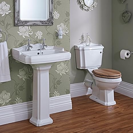Hudson Reed Badezimmerausstattung Belmont Keramik Set Mit Saulenwaschbecken Und 2 Teiliger Toilette Mit Spulmechanismus Und Holzsitz Im Viktorianischen Stil Amazon De Kuche Haushalt