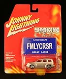 2006 CHEVY HHR * WORKING CLASS TRUCKS & SUVs * 2005 Johnny Lightning Die-Cast Vehicle & Bonus Mini Classic License Plate
