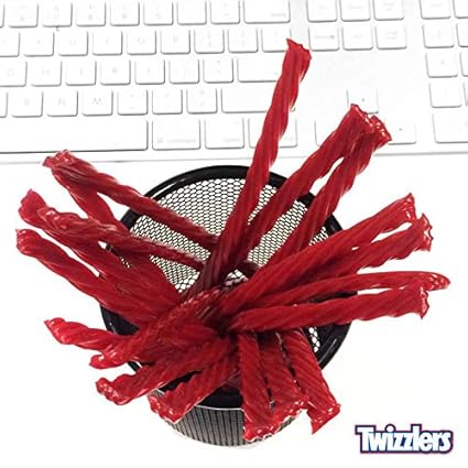 Amazon Com Twizzlers Bulk Sugar Free Strawberry Licorice Candy 2 5 Oz Bag Pack Of 12 Gummy Candy Grocery Gourmet Food
