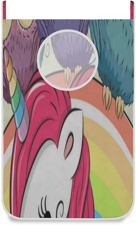 Cesto de la ropa, unicornio de dibujos animados y cinco búhos lindos