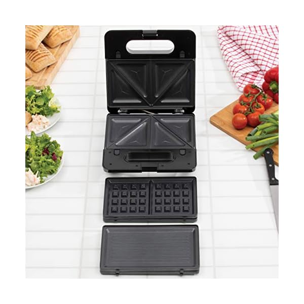 Daewoo-SDA1562-3-in-1-Snack-Maker-Sandwich-Waffle-Panini-Press-with-Detachable-Plate-and-Non-Stick-Coating-Cool-Touch-Housing-and-2-Indicator-Lights-Controlled-by-Termostat-Silver Daewoo SDA1562 3-in-1 Snack Maker, Sandwich, Waffle & Panini Press with Detachable Plate and Non-Stick Coating Range…