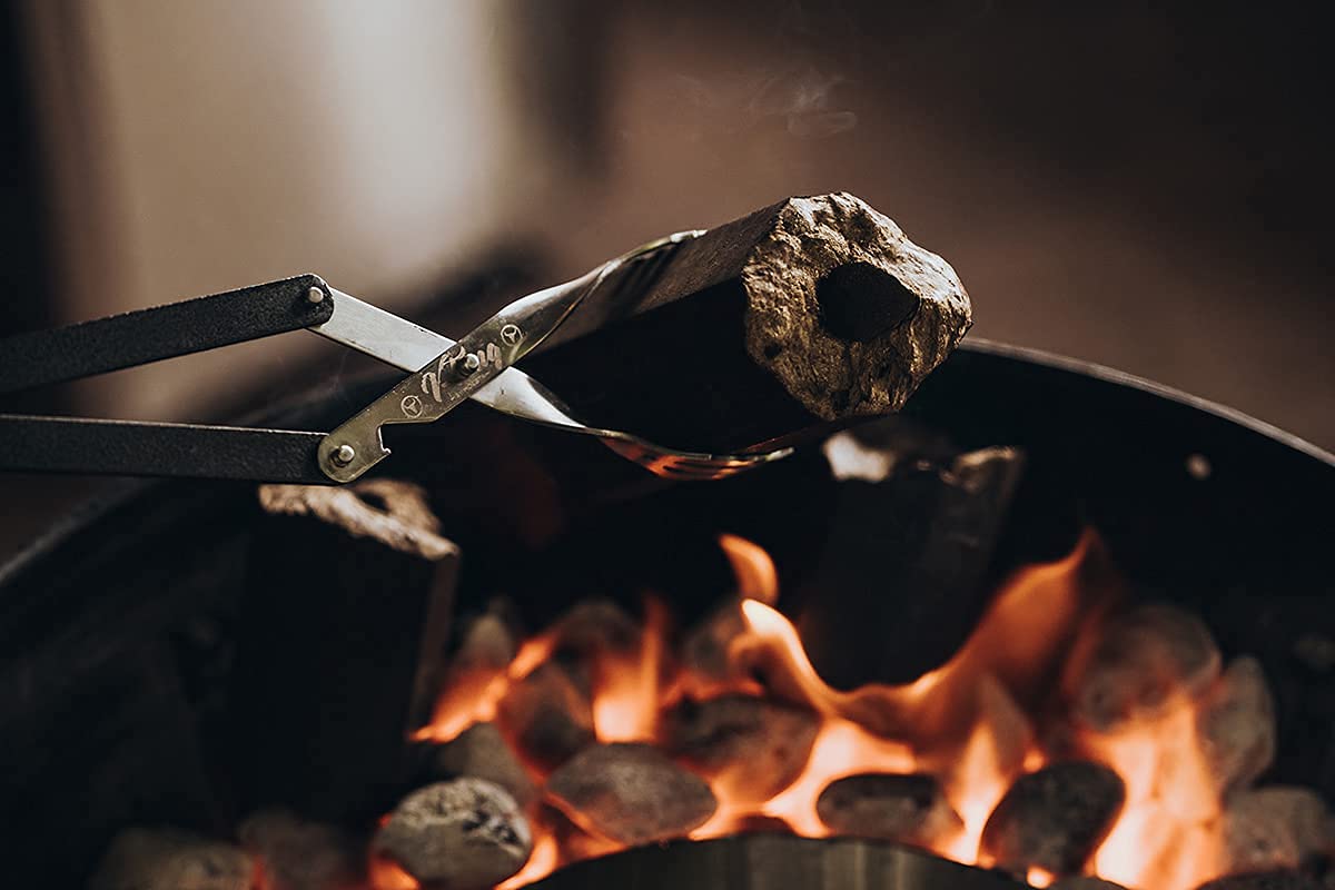 MOESTA-BBQ 10504 Grillzange V-Tong 43 cm lang - Servierzange mit Holzgriff - Multifunktionale Fleischzange mit Flaschenöffner 5