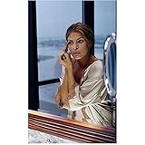 Bad Lieutenant Eva Mendes as Frankie Donnenfield Applying Make-Up in Mirror 8 x 10 inch photo