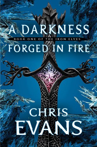 "A Darkness Forged in Fire (The Iron Elves)" av Chris Evans