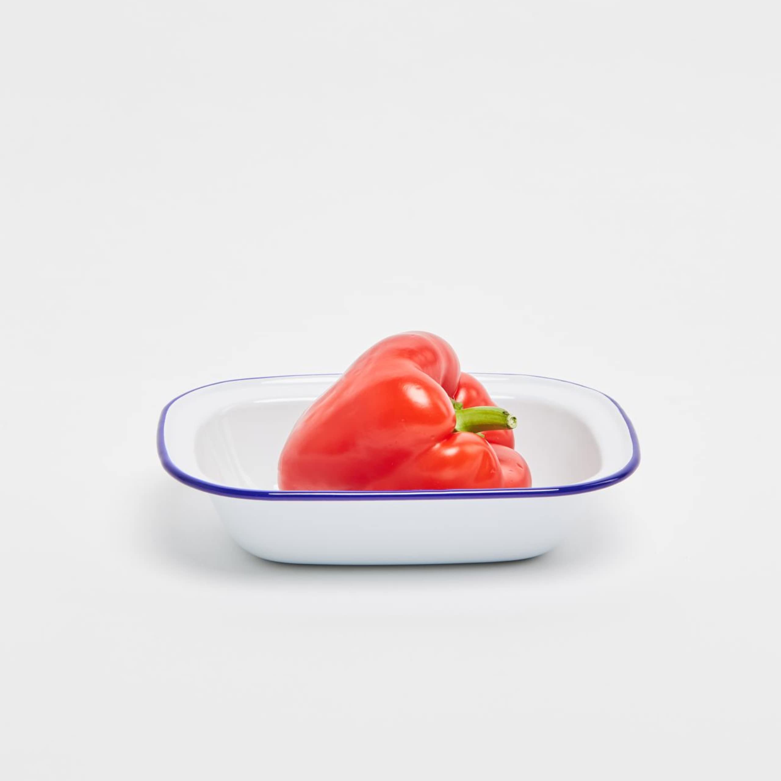 Dunlevy Enamel Pie Dish Oblong Steel Baking Tray with Porcelain Coating, Blue Rim Detail, Oven Safe to 270°C, Dishwasher Safe, Freezer Safe, White/Blue, Pie Dish - 20cm