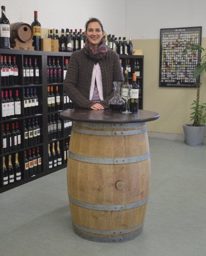 Temesso Dekofass, Stehtisch aus echtem Weinfass, Gartentisch mit Tischplatte nussbaumfarben lackiert D80 cm - Fass Natur unbehandelt – Bild 3