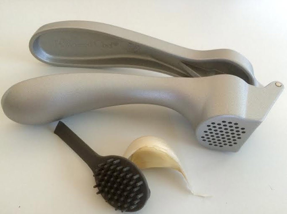 Pampered Chef Garlic Press 2575 Easy Squeeze, Rust Proof, Ergonomic