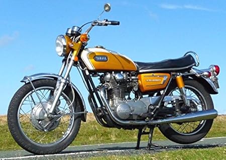 Amazon Co Jp 絵画風 壁紙ポスター はがせるシール式 ヤマハ Xs650 Xs 1 初期型 1970年 黄 オレンジ バイク キャラクロ Yxs1 004a2 版 594mm 4mm 建築用壁紙 耐候性塗料 車 バイク