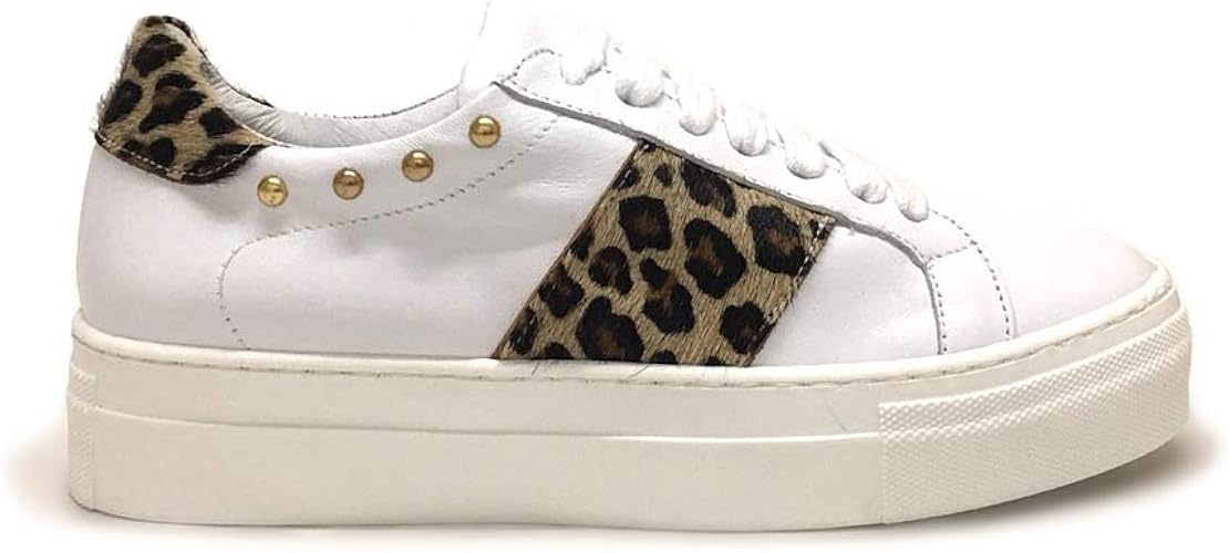 sneakers bianche con borchie