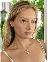 Mariell Collar con colgante de lágrima de circonita cúbica en forma de pera para novia, chapado en platino