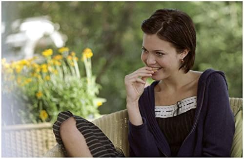 How To Deal Mandy Moore As Halley Martin Smiling Coyly Food In Mouth 8 X 10 Inch Photo At Amazon S Entertainment Collectibles Store