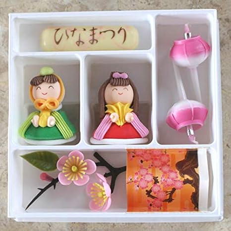 Amazon ひなまつりケーキオーナメントセット 桃の節句ケーキ飾り 砂糖菓子のおひなさま 内裏様 屏風 ぼんぼりキャンドル 桃の花 チョコプレート Arancia 飾り トッピング材料 通販