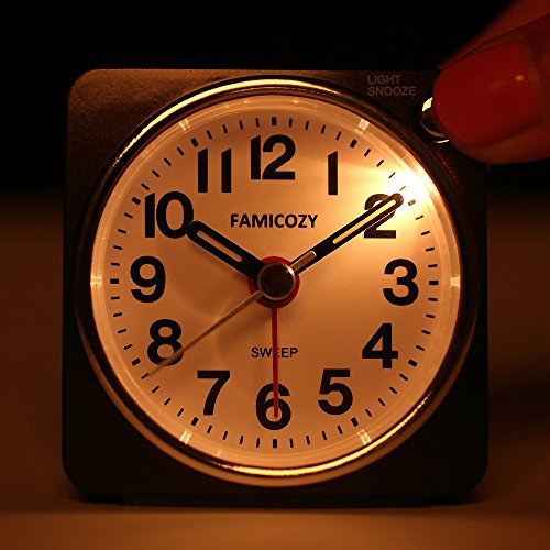 FAMICOZY Small Lightweight Travel Alarm Clock, Silent Non Ticking Analog Alarm Clock with Snooze
