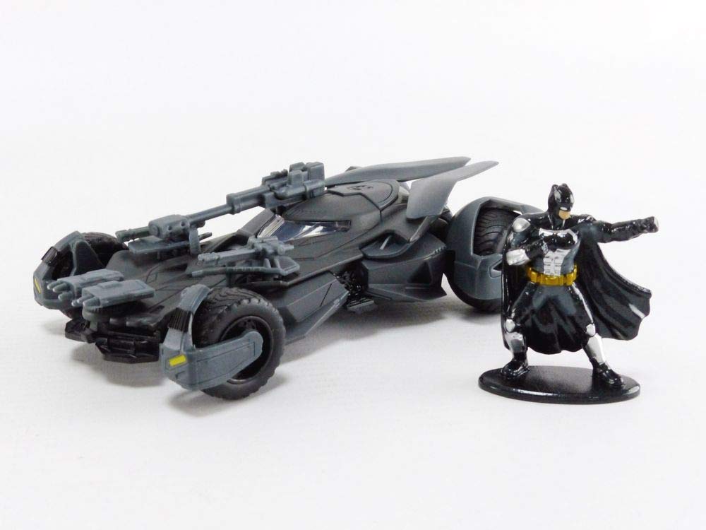 Photo 1 of Jada Toys DC Comics Justice League Batman & Batmobile 1:32 Die - Cast Vehicle with Figure