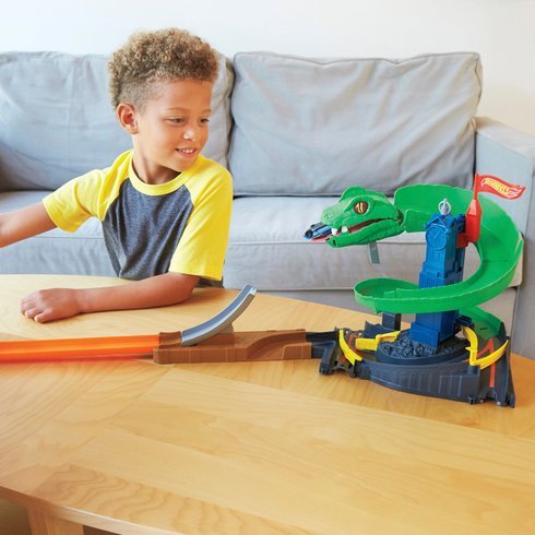 hot wheel cobra crush