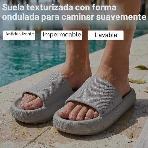 Zapatillas Mujer Hombre Chanclas Verano Super Suaves on Cloudyzzz Sandalias Antideslizante de Baño Secado Pantuflas Piscina Playa Comodas Interior Exterior Unisex,Gris 40/41 EU