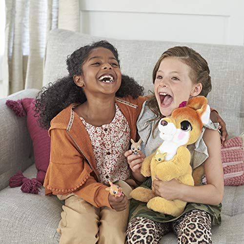 Hasbro Josie, das Känguru, interaktives Plüschspielzeug, 70+ Geräusche und Reaktionen, ab 4 Jahren, E6724, Gelb – Bild 5