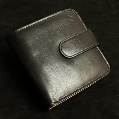 Amazon 高級仔牛革 イタリアンレザー ヌメ革を使用したスクエア型三つ折り財布 アウトレット商品 ブラック レザーウォレット 二つ折り財布 フラップウォレット 財布