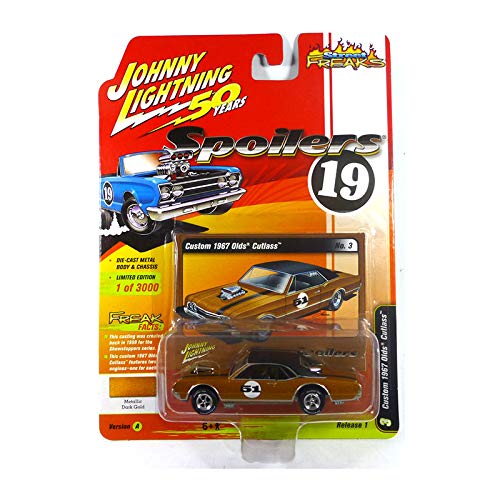 Johnny Lightning 1:64 Street Freaks Ver A 1967 Olds Cutlass Metallic Gold