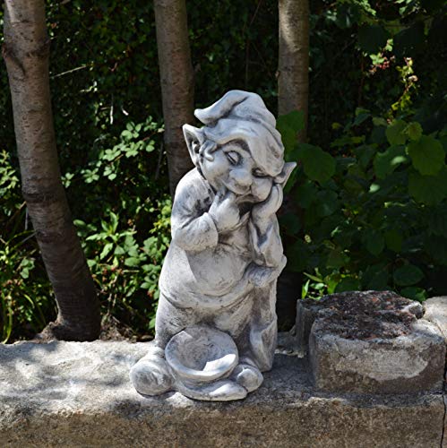 gartendekoparadies.de Gnom Macht den Garten schön, Steinfigur Wichtel, H. 46 cm, 15 kg, Grau, frostsicher aus Steinguss für Außenbereich – Bild 6