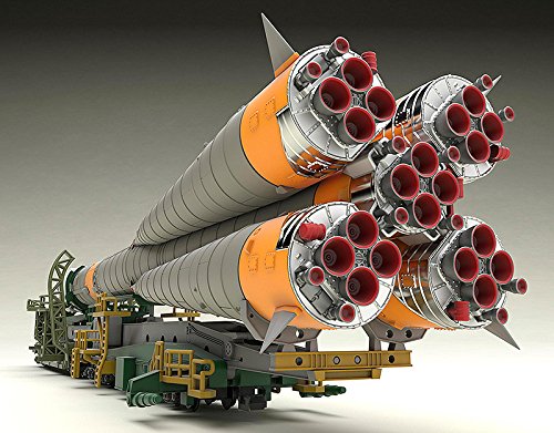 Good Smile Soyuz Rocket & Transport Train 1: 150 Scale Plastic Model Kit