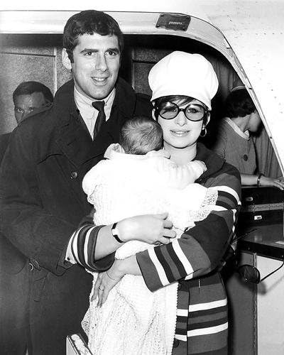 Amazon 子1960年代とバーブラ ストライサンドエリオット グールド8x10のプロモーション写真の率直なプレス写真 アートフレーム ポスター オンライン通販 Amazon 子1960年代とバーブラ ストライサンドエリオット グールド8x10のプロモーション写真の率直なプレス写真 アートフレーム ポスター オンライン通販