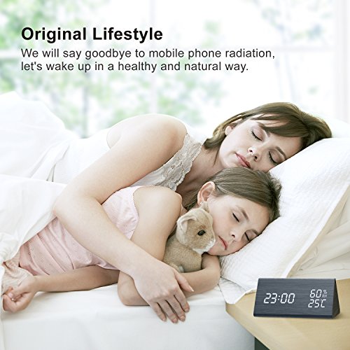 Digital Alarm Clock, Wooden LED Alarm Clock with Triple Alarms, 3 Levels Brightness Dimmer, Big Digit Display Date, Temperature and Humidity for Home Bedrooms