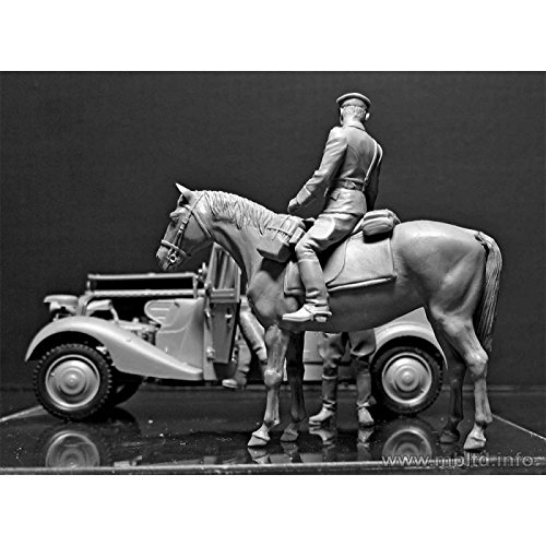 Master Box WWII SDKFZ 2 Type 170VK German Radio Car (with 4 Figs and Horse) Figure Model Building Kits (1:35 Scale)