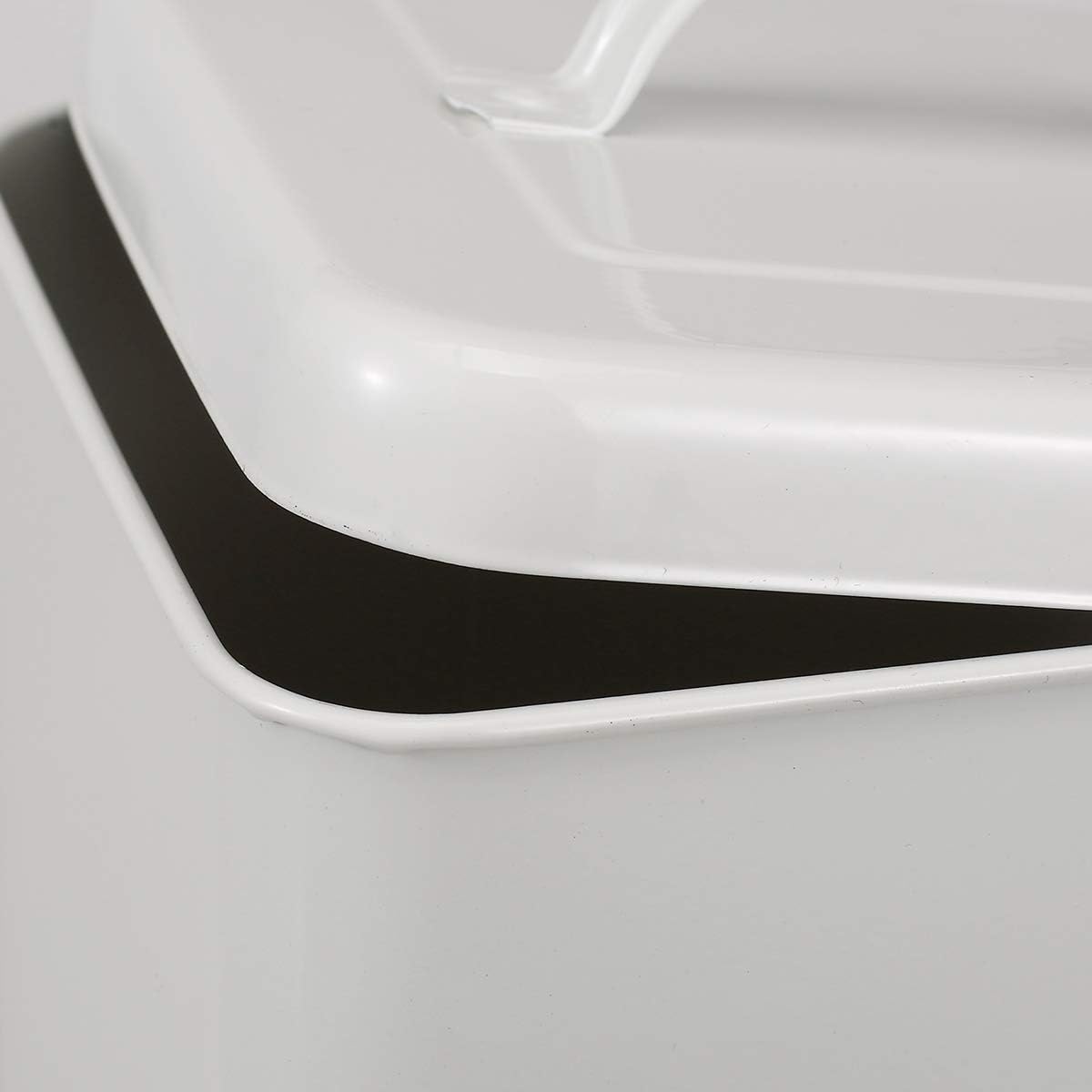 dog food tin and scoop