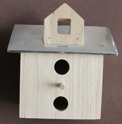 Amazon Com Decorative Wood Birdhouse W Metal A Line Roof Bird