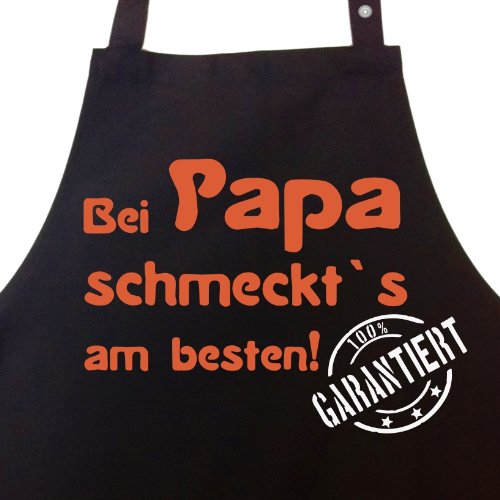 Bei PAPA schmeckt`s am besten! Garantiert! – Kochschürze, Latzschürze mit verstellbarem Nackenband und Seitentasche – Geschenk Papa Vater Mann