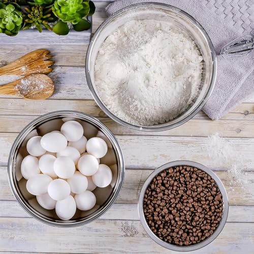 OVENTE Mixing Bowl Set with Lids, 3-Piece Stainless Steel Nesting Bowls for Easy Food Storage, Stackable Design, Kitchen Essential for Baking, Cooking and Prepping, Size 5, 3.5, 1.5QT, Silver BM46333S