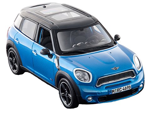 Maisto 1:24 Scale Mini Countryman Diecast Vehicle (Colors May Vary)