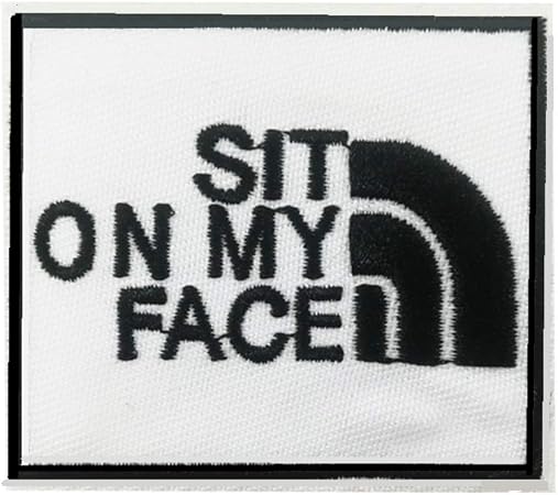 Amazon Co Jp Sit On My Face ジョークグッズ 刺繍 アイロン ワッペン 探検 名札ワッペン アウトドアアクセサリー 登山用品 おもちゃ