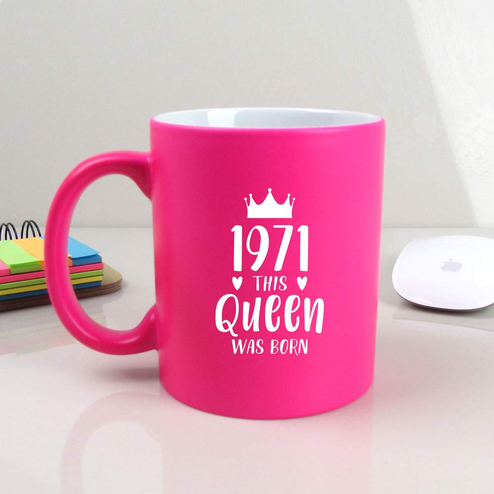 eBuyGB Gift for Mum Engraved Neon Pink Coffee Mug-1971 This Queen was Born Design-310ml Tea Cup, 50th Birthday Women, Her, Ceramic