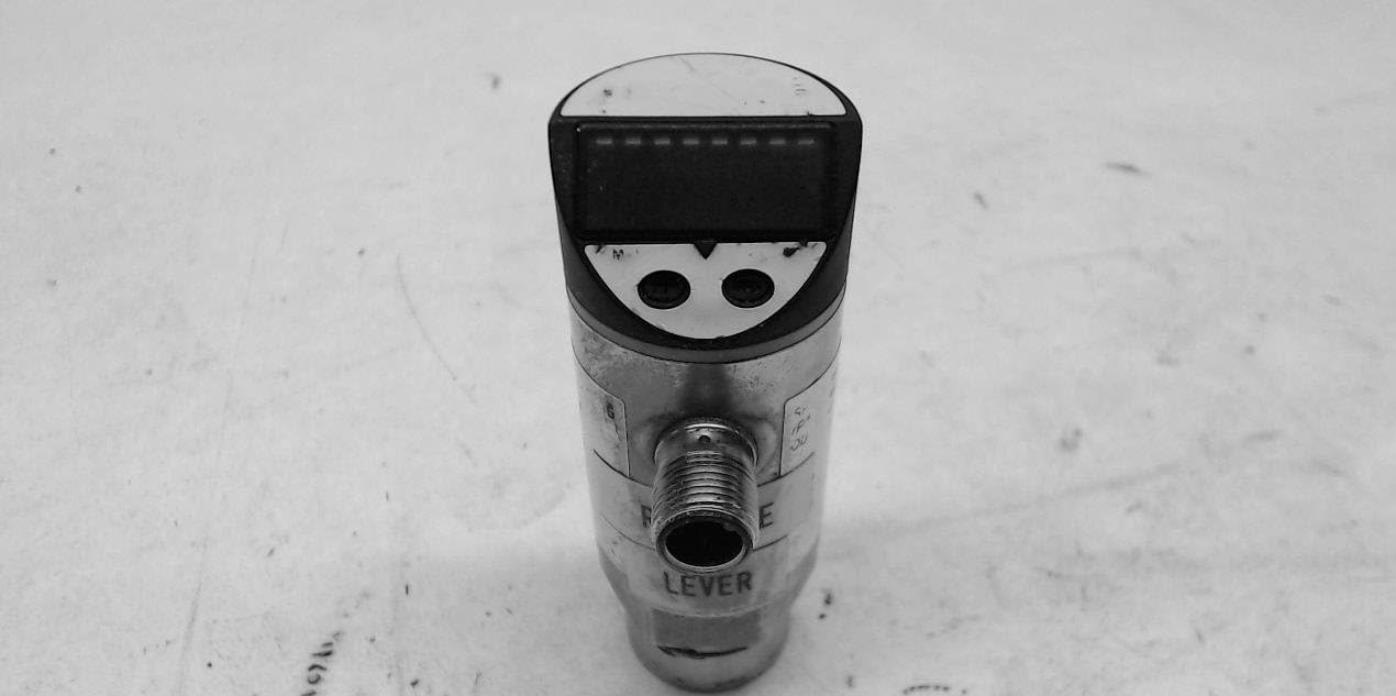 Ifm Digital Pressure Switch 1/4" Npt 4-Pole Male Digital Pressure Switch 1/4In Npt 4-Pole
