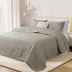 Whale Flotilla 3 Pieces Full Queen Quilt Set Light