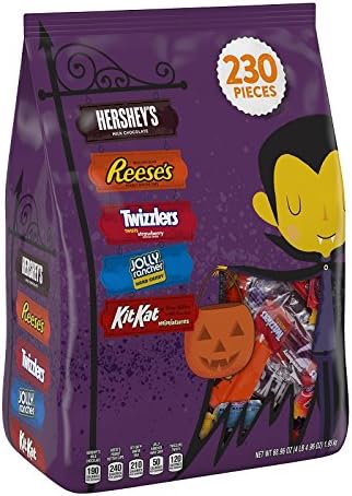 HERSHEY's Snack Size Candy Assortment (TWIZZLERS Strawberry Twists, TWIZZLERS Rainbow Twists, and TWIZZLERS PULL 'N' PEEL Candy), 68.96-Ounce Bag (230 Pieces)