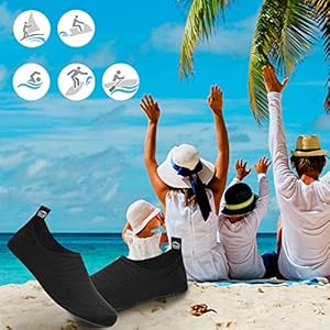 Schnorchelmasken 51ukftcShzL. SS300 Obermaterial: Obermaterial: Neopren. Super dehnbares Material bietet unglaubliche Atemfähigkeit und schnell trockene Eigenschaften und verkrümmt Ihre Füße fest ohne unangenehmes Gefühl von Druck.
Innenmaterial: Textil. Bequem, atmungsaktiv und elastisch. Leicht zu reinigen,Die Schuhe trockenen in der Sonne sehr schnell.
Sohle: Gummi. Sohle aus ist rutschfestes. Die Leistung, ist hervorragend.So können Sie Trost im Wasser, Turnhalle und am Strand spielen. Weich und flexibel.