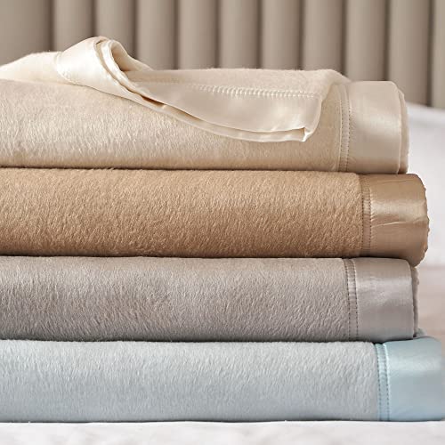 CUDDLE DREAMS Silk Bed Blanket for All Seasons, Accented with Silk