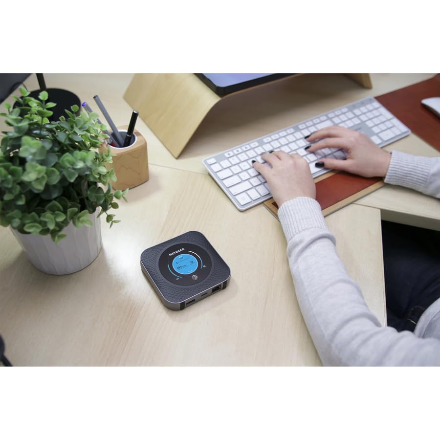 Mobile Hotspot Router