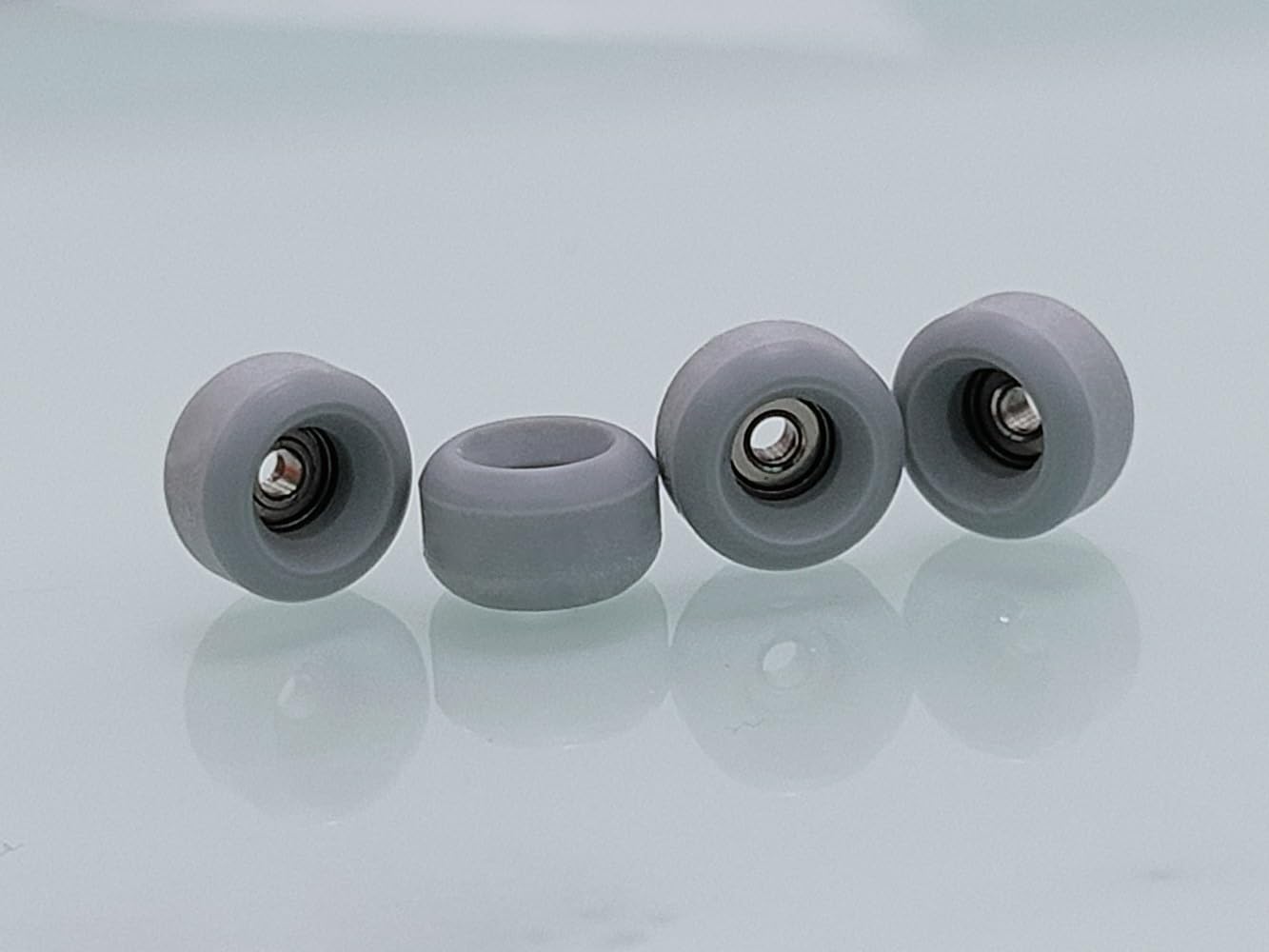 Urethane Pro Fingerboard Wheels Gray 65D Bearing Wheel Handmade Urethane Material-Ultra Spin Bearings Wheels -7.8 * 5mm
