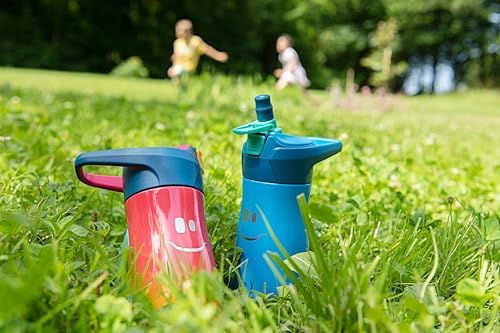 Garrafa de água infantil 430 ml, em aço inoxidável, reutilizável, tampa de bastão com botão de trancamento, isolamento térmico, design ergonómico com pega, fácil de limpar, cor azul