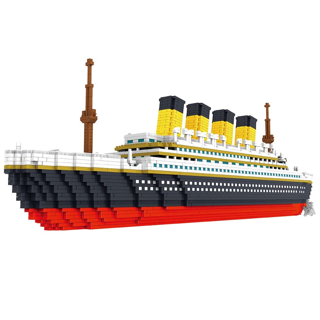 Atomic Building Figure to assemble with miniature blocks. 3800 pieces. Scale model of the ocean liner Titanic